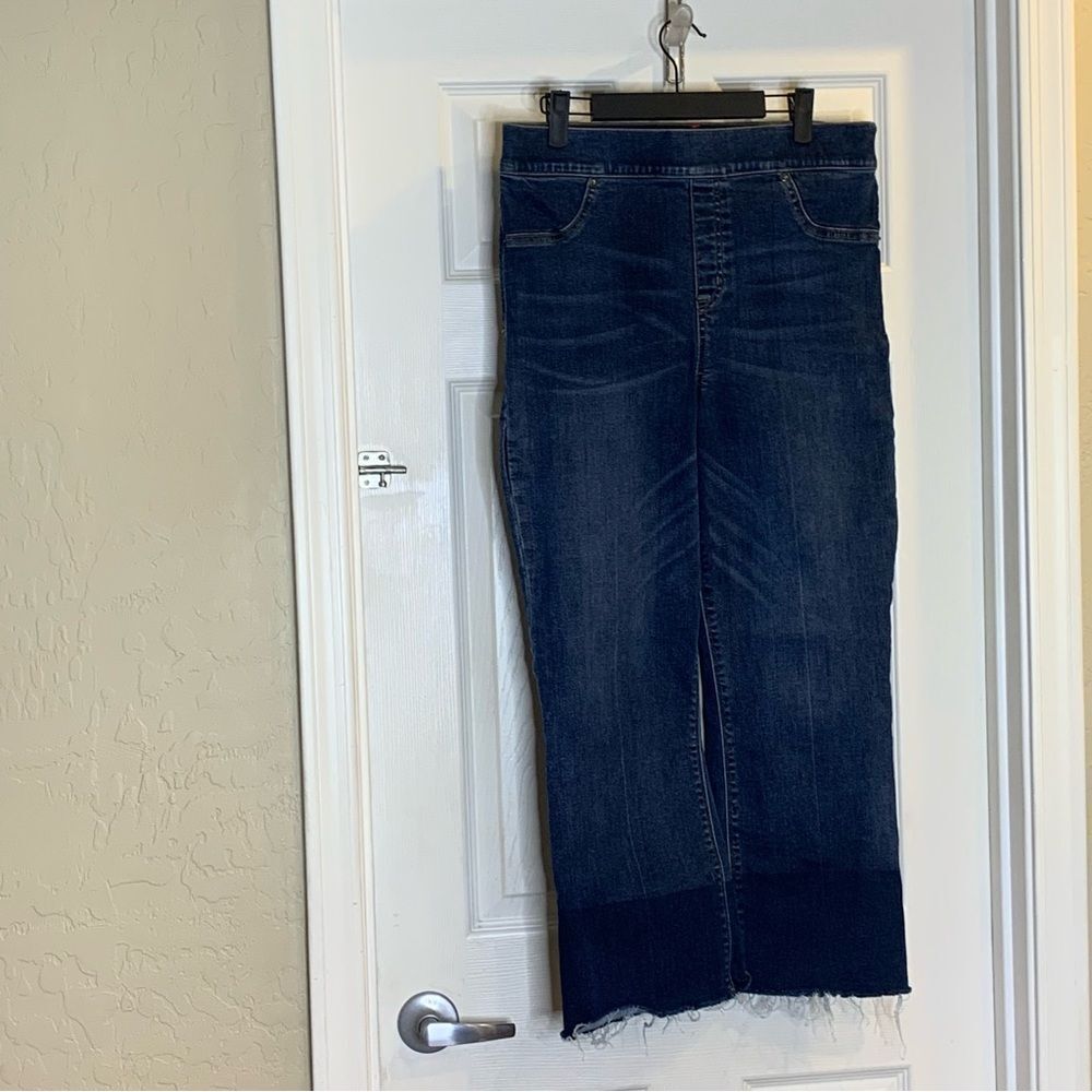SPANX Kick Crop Flare Denim Jeans M/Dk Wash Raw Hem Size XL Pull-on Shaping - Picture 5 of 10